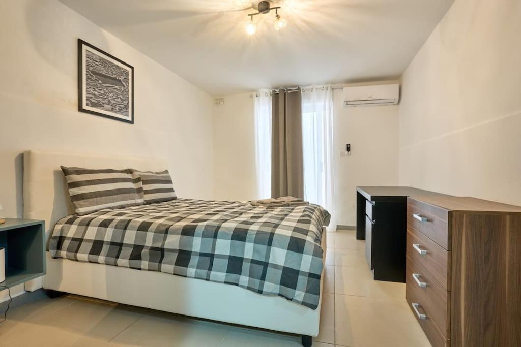 Urban Front - Walking Distance From Paceville And St George Bay Beach Is-Swieqi Екстериор снимка