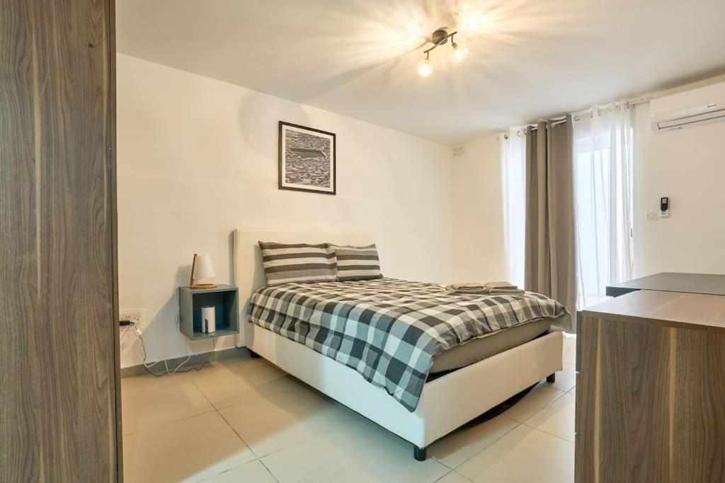 Urban Front - Walking Distance From Paceville And St George Bay Beach Is-Swieqi Екстериор снимка