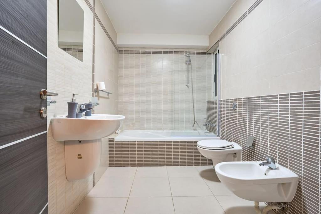 Urban Front - Walking Distance From Paceville And St George Bay Beach Is-Swieqi Екстериор снимка