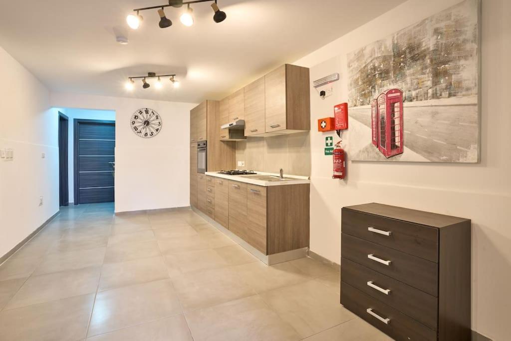 Urban Front - Walking Distance From Paceville And St George Bay Beach Is-Swieqi Екстериор снимка