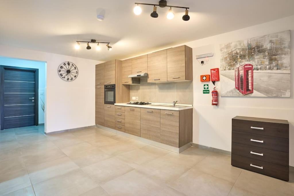 Urban Front - Walking Distance From Paceville And St George Bay Beach Is-Swieqi Екстериор снимка